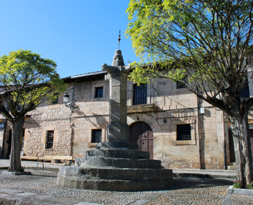 PLAZA PLAZUELA Y ROLLO CONMEMORATIVO (VINUESA)